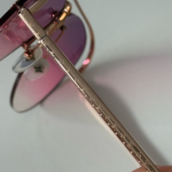 Louis Vuitton sunglasses - Picture 6 of 8